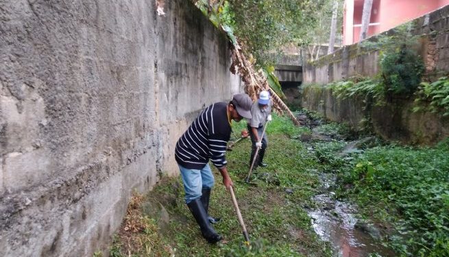 Prefeitura de São Sebastião realiza ações de limpeza no Canal da Jangada no bairro Cigarras