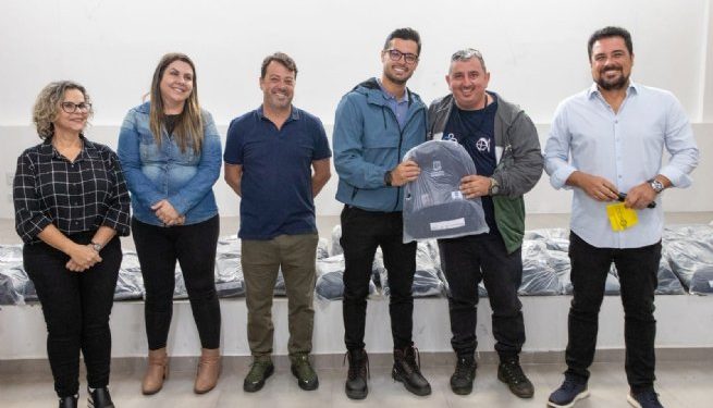 Agentes de saúde e de combate a endemias de São Sebastião participam de programa de qualificação e recebem kits para uso individual e coletivo