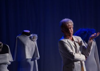 Eduardo Martini apresenta o espetáculo ‘Clô, pra sempre’ no Teatro Municipal de São Sebastião