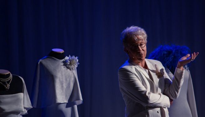 Eduardo Martini apresenta o espetáculo ‘Clô, pra sempre’ no Teatro Municipal de São Sebastião