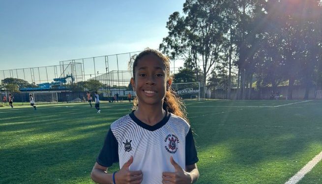 Jovem de São Sebastião ganha bolsa para treinar na escola Chute Inicial Corinthians