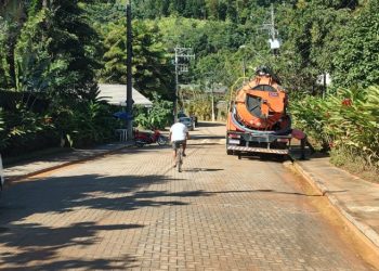 Serviços de manutenção urbana são executados em vias públicas dos bairros da Costa Sul de São Sebastião