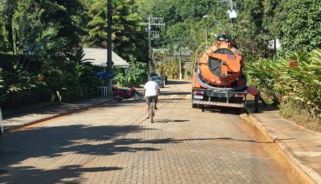 Serviços de manutenção urbana são executados em vias públicas dos bairros da Costa Sul de São Sebastião