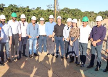 Governador em exercício Felício Ramuth vistoria obras de construção do Residencial Baleia Verde