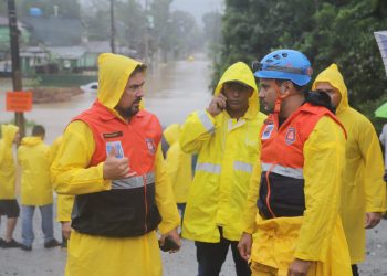 Prefeito Felipe Augusto acompanha consequências da chuva e toma medidas emergenciais