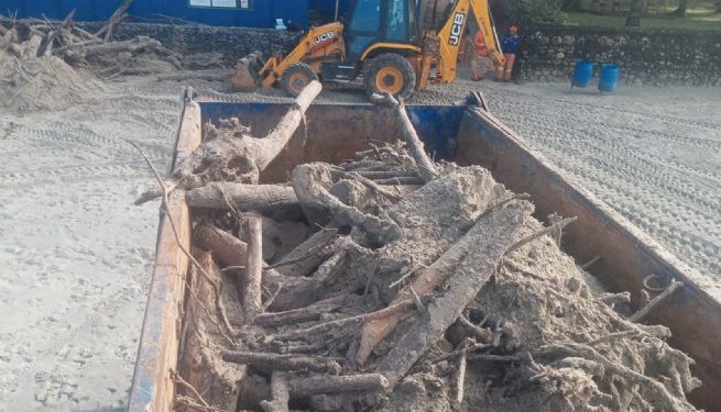 Prefeitura de São Sebastião executa ações de limpeza geral nas praias