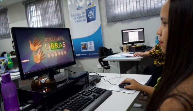 Servidores da Prefeitura de São Sebastião se capacitam em Libras