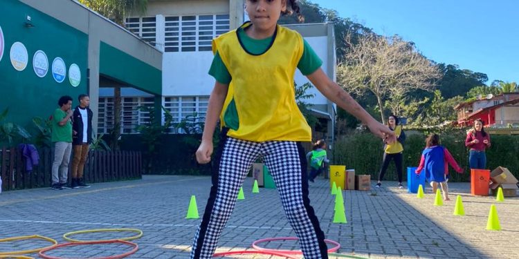 Crianças da Costa Sul aprendem brincando em Oficina de Férias do Verdescola