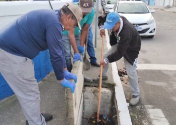 Prefeitura realiza trabalhos de desobstrução e limpeza em galerias de águas pluviais na Topolândia e região