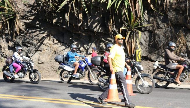 Trânsito na rodovia SP-055 é liberado após remoção de carreta