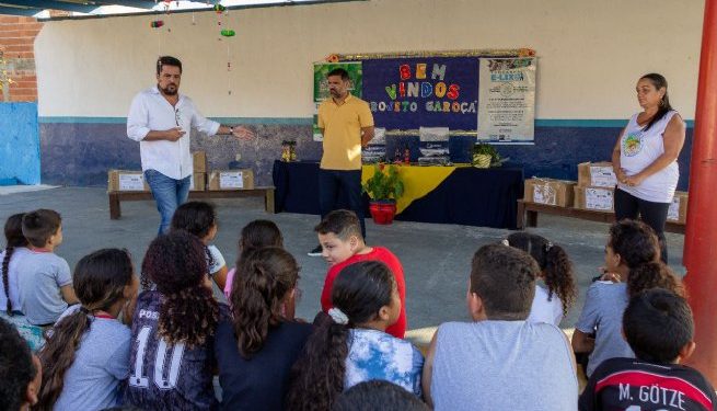 Prefeitura de São Sebastião entrega oito computadores ao Projeto Garoçá da campanha da E-Lixo