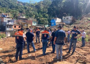 São Sebastião recebe visita de pesquisadores russos e chineses para avaliar áreas de desastres naturais