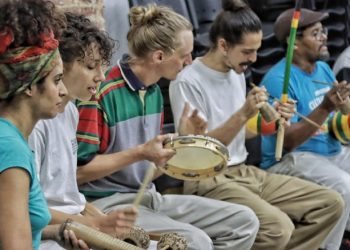 Capoeiristas franceses participam de intercâmbio cultural em São Sebastião