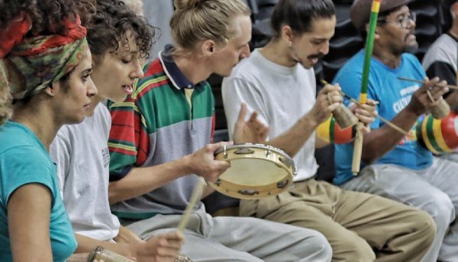 Capoeiristas franceses participam de intercâmbio cultural em São Sebastião