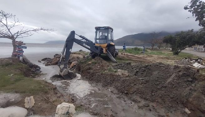 Serviços de limpeza geral e desobstrução de canais e galerias de águas pluviais são executados no bairro Canto do Mar