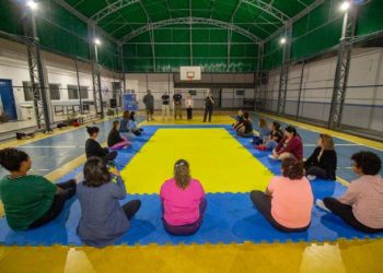 São Sebastião inicia aulas de defesa pessoal para mulheres da rede municipal de ensino