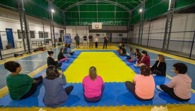 São Sebastião inicia aulas de defesa pessoal para mulheres da rede municipal de ensino