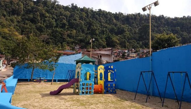 Prefeitura executa trabalhos de revitalização em praças e parques infantis do bairro Topolândia e região