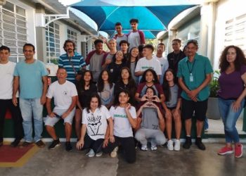 Secretaria do Meio Ambiente e pescadores realizam palestra sobre Turismo de Base Comunitária para alunos da Etec