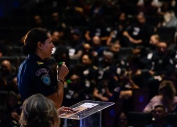 Inspetora de Defesa da Mulher de São Sebastião participa de painel em Seminário de Violência Doméstica