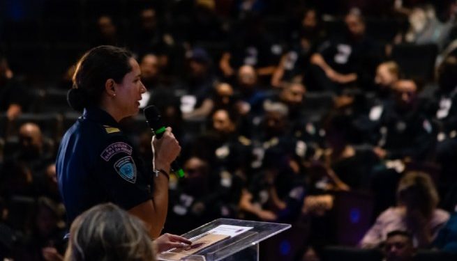 Inspetora de Defesa da Mulher de São Sebastião participa de painel em Seminário de Violência Doméstica