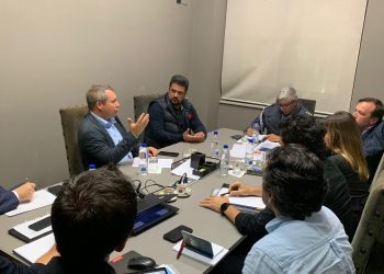 Prefeito Felipe Augusto alinha investimentos em encontro técnico para reconstrução pós-catástrofe no Palácio dos Bandeirantes