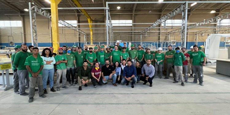 Em Araucária, prefeito Felipe Augusto conhece Tecnologia Inovadora na Visita à “Fábrica de Casas” Pioneira no Brasil