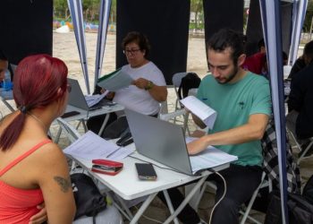 Moradores de Maresias recebem orientações de programas sociais