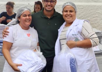 Prefeitura entrega uniformes para os profissionais do Hospital de Clínicas de São Sebastião