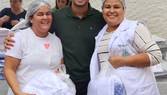Prefeitura entrega uniformes para os profissionais do Hospital de Clínicas de São Sebastião