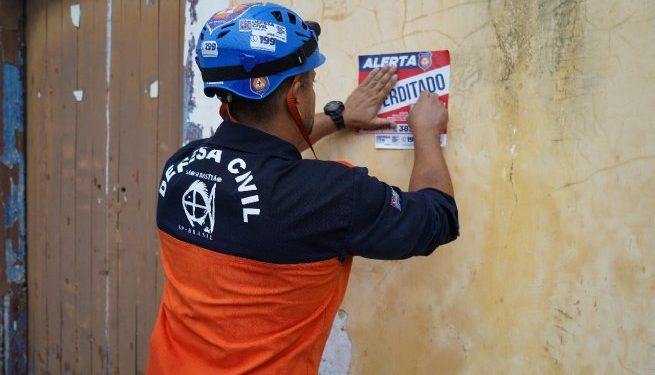 Defesa Civil interdita mais duas casas no Centro Histórico de São Sebastião por risco de queda