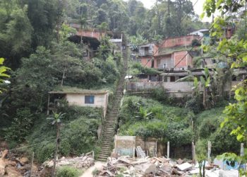 Prefeitura inicia obras de drenagem e contenções emergenciais em três bairros da Costa Sul afetados pela calamidade