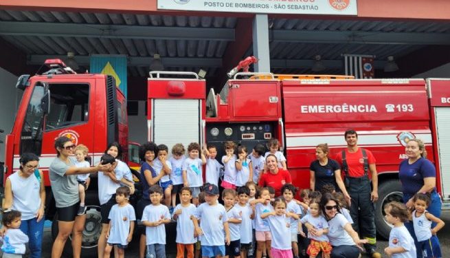 Crianças de berçário visitam Corpo de Bombeiros de São Sebastião