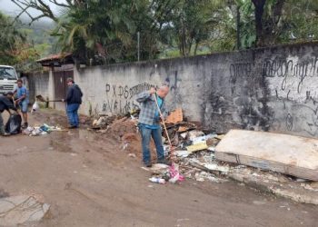 Prefeitura de São Sebastião realiza ação de limpeza em áreas com descarte irregular de lixo em Boiçucanga