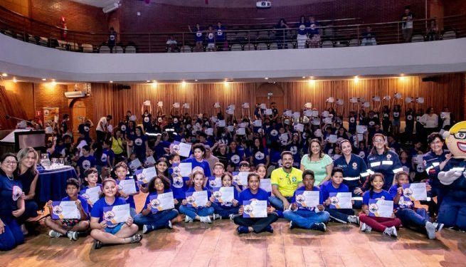 Estudantes da rede municipal recebem certificados do Samuzinho na Escola na segunda-feira