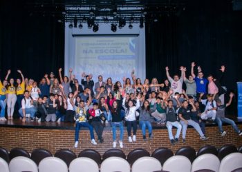 Estudantes da rede municipal participam de evento sobre cidadania e justiça