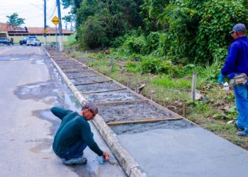 Prefeitura de Sebastião começa segunda etapa de construção de calçada no bairro Jaraguá