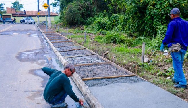 Prefeitura de Sebastião começa segunda etapa de construção de calçada no bairro Jaraguá