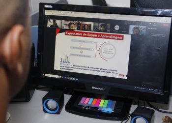 Professores da rede municipal de São Sebastião participam de capacitação sobre material didático do Sistema SESI de Ensino