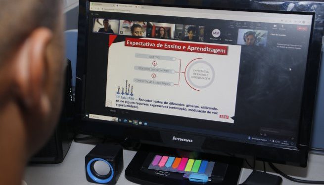 Professores da rede municipal de São Sebastião participam de capacitação sobre material didático do Sistema SESI de Ensino