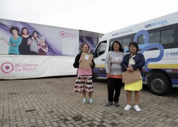 Mulheres indígenas da Aldeia Rio Silveira são atendidas na carreta ‘Mulheres de Peito’