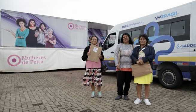 Mulheres indígenas da Aldeia Rio Silveira são atendidas na carreta ‘Mulheres de Peito’
