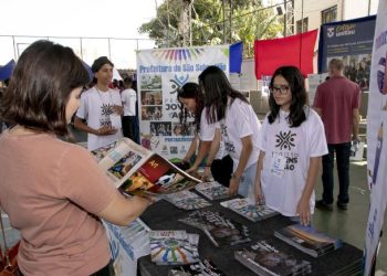 Alunos do ‘Jovens em Ação’ e ‘Jovens em Atuação’ apresentam projetos em congresso da Universidade de Taubaté