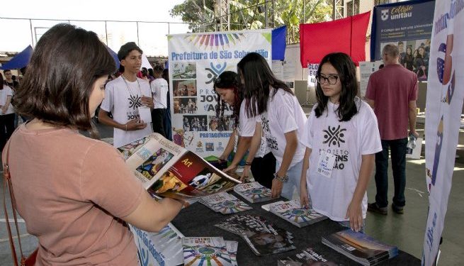 Alunos do ‘Jovens em Ação’ e ‘Jovens em Atuação’ apresentam projetos em congresso da Universidade de Taubaté