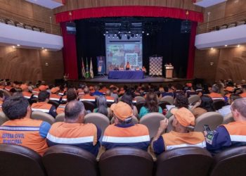 Treinamento preparatório da Operação Chuvas de Verão 23/24 leva agentes da Defesa Civil para área de risco no Itatinga