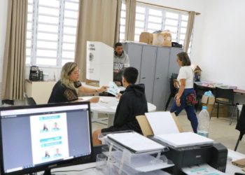 Estudantes da rede municipal participam da eleição do Parlamento Jovem de São Sebastião