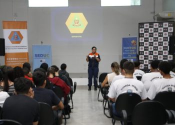 Alunos da rede municipal participam de formação do ‘Programa de Educação para Redução de Riscos e Desastres’