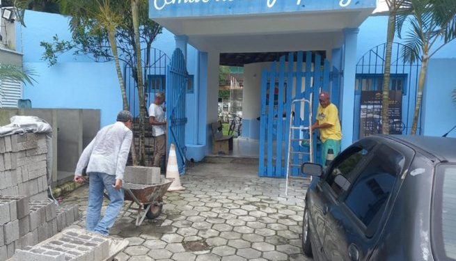 Prefeitura de São Sebastião realiza ação de limpeza em cemitérios municipais para Dia dos Finados