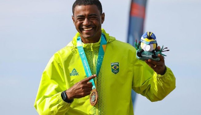 Surfista sebastianense, Carlos Bahia conquista medalha de bronze nos Jogos Pan-americanos do Chile