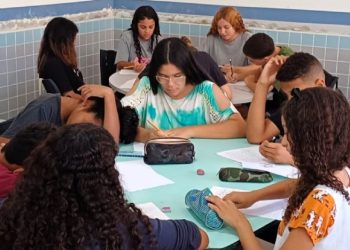 Alunos participam de concurso de redação sobre a paz promovido pelo Lions Clube Internacional